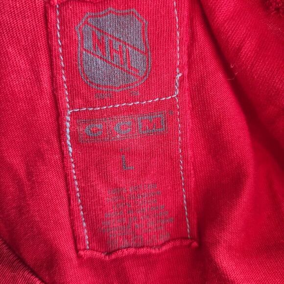 NHL Detroit Red Wings T-Shirt Men Size Large Red Embroidered Hockey Short Sleeve - Picture 8 of 8